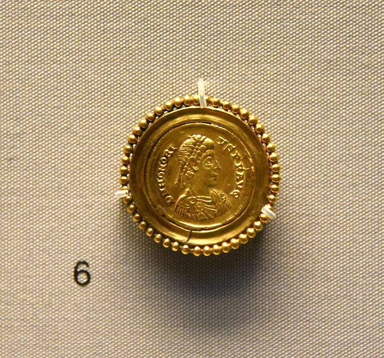 Brooch with Coin of Emperor Honorius